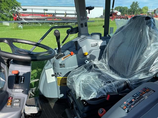 Image of Kubota L5460 equipment image 4