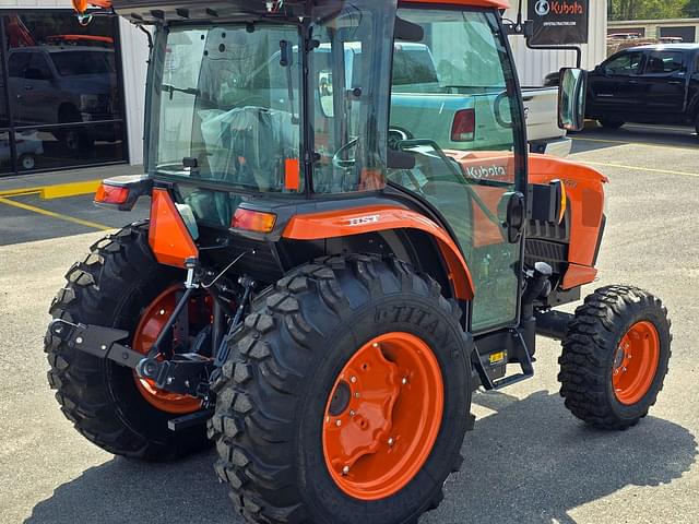 Image of Kubota L6060 equipment image 3