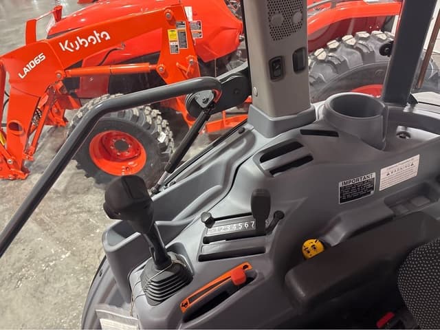 Image of Kubota L6060HSTC equipment image 3