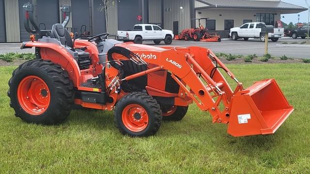 Image of Kubota L3560HST-LE equipment image 4