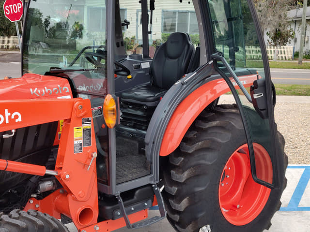 Image of Kubota L3560HSTC-LE equipment image 4