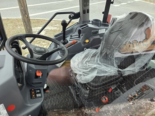 Image of Kubota L3560HSTC-LE equipment image 2