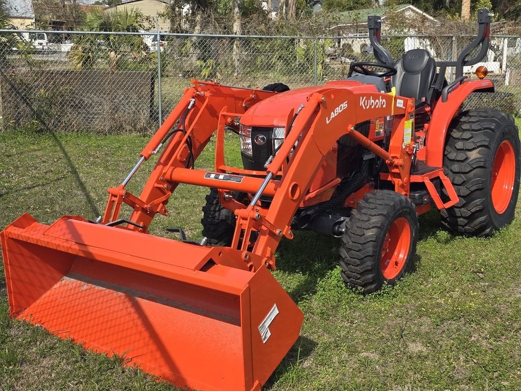 2025 Kubota L4060HST-LE Equipment Image0