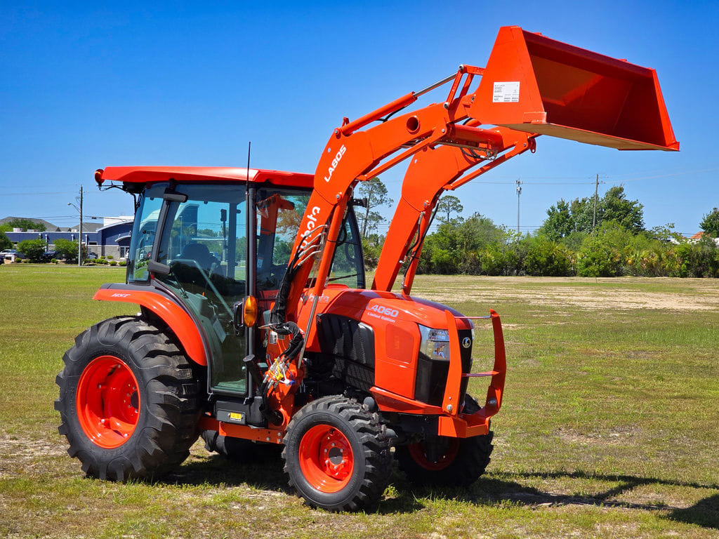 2025 Kubota L4060HST-LE Equipment Image0