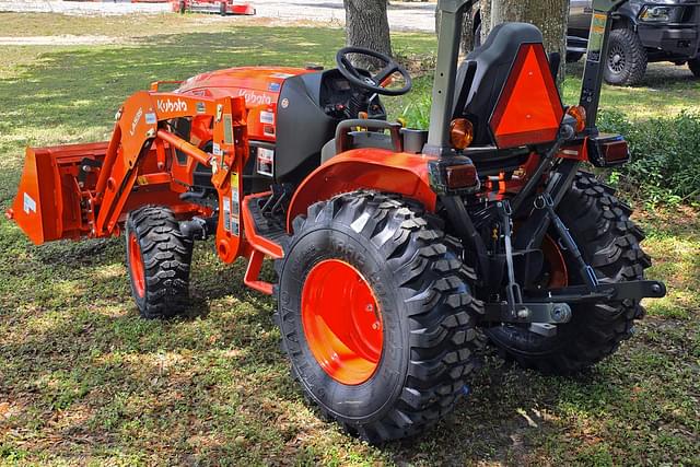 Image of Kubota LX2620HSD equipment image 4