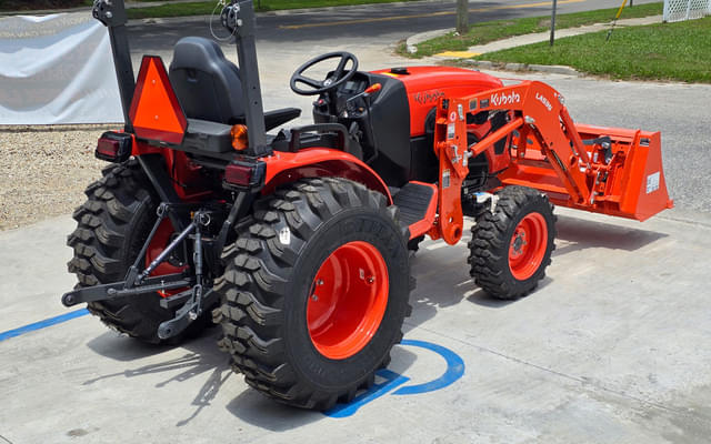 Image of Kubota LX2620HSD equipment image 3