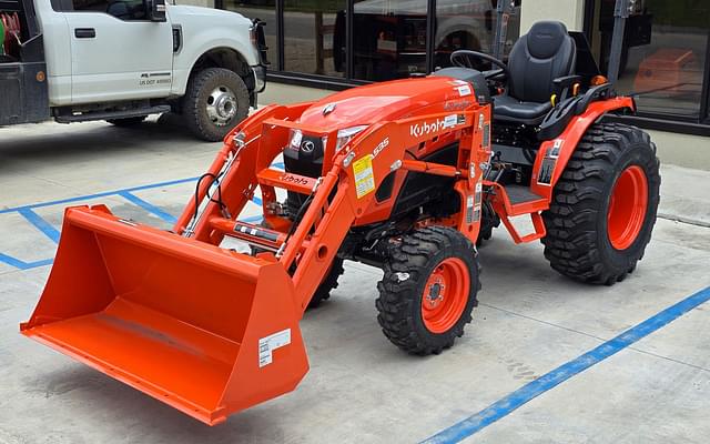 Image of Kubota LX2620HSD equipment image 1