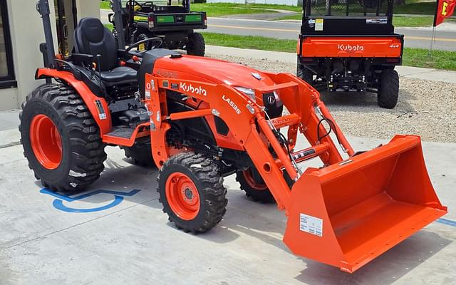 Image of Kubota LX2620HSD equipment image 2