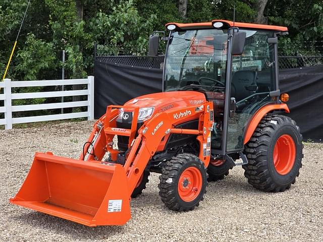 Image of Kubota LX2620HSDC equipment image 2