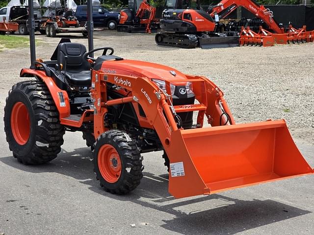 Image of Kubota LX2620SUHSD equipment image 2