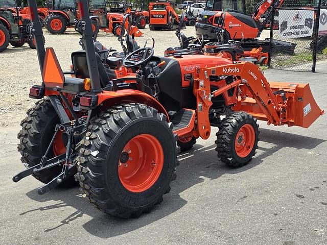 Image of Kubota LX2620SUHSD equipment image 3