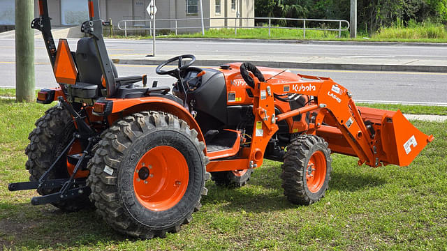 Image of Kubota LX3520HSD equipment image 3