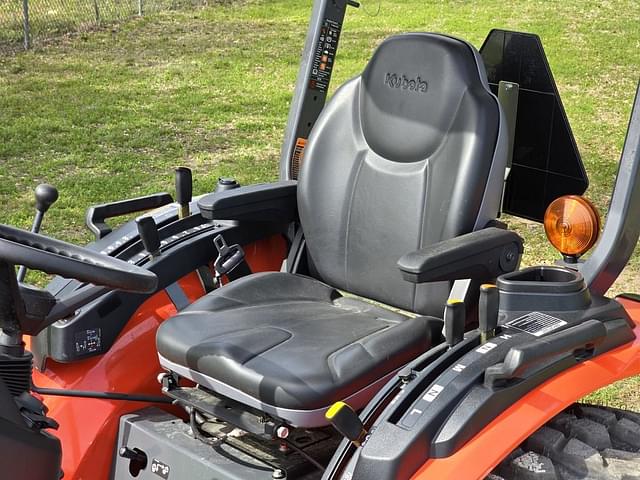 Image of Kubota LX3520HSD equipment image 4