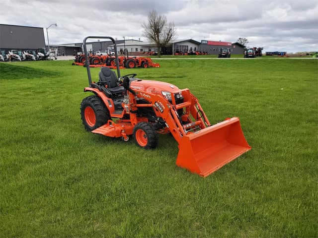 Image of Kubota LX2610HSD equipment image 3