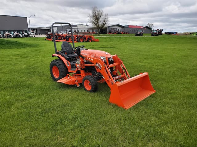 Image of Kubota LX2610HSD equipment image 3