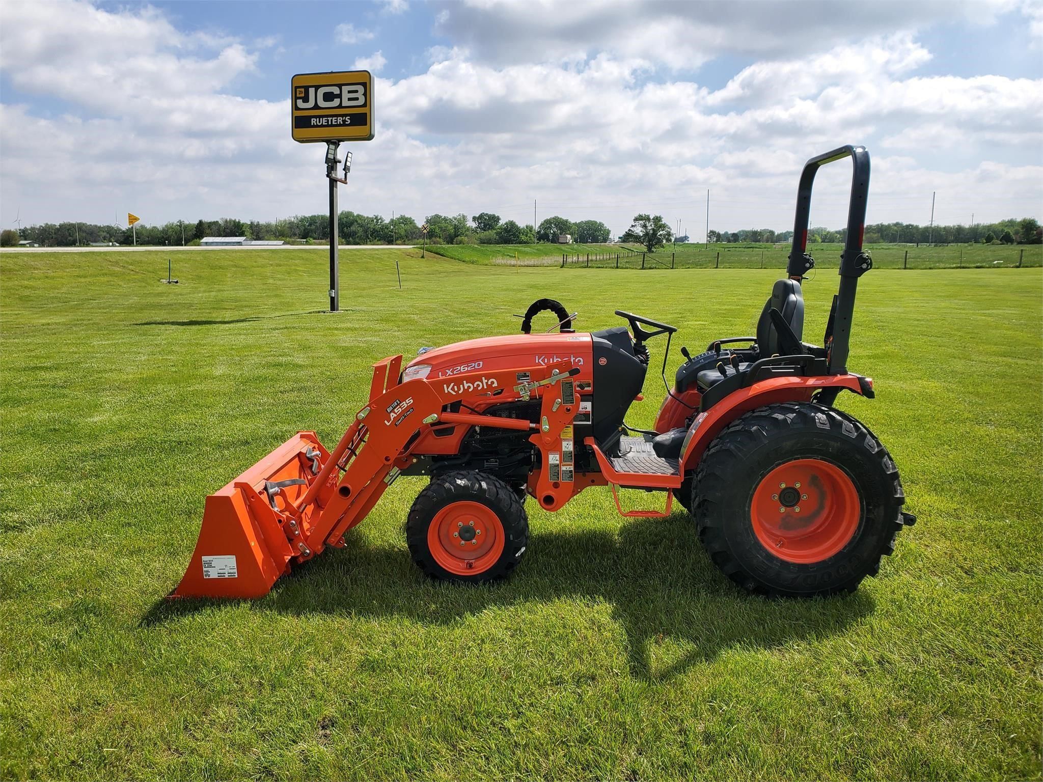 2024 Kubota LX2620HSD Equipment Image0