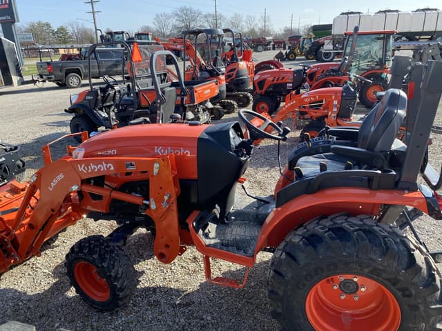Image of Kubota LX2620HSD equipment image 4