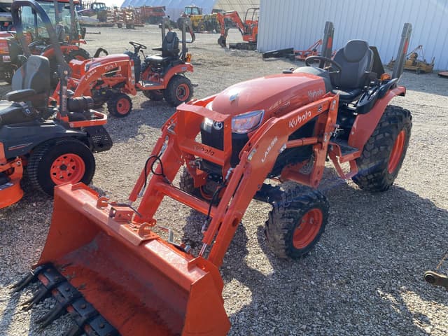 Image of Kubota LX2620HSD equipment image 3