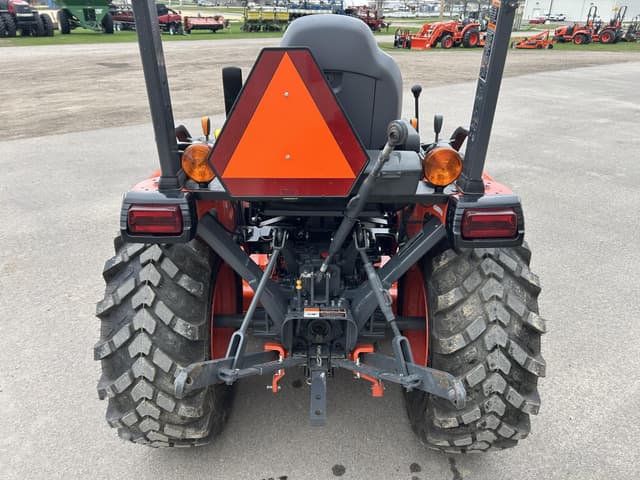 Image of Kubota LX2620HSD equipment image 4
