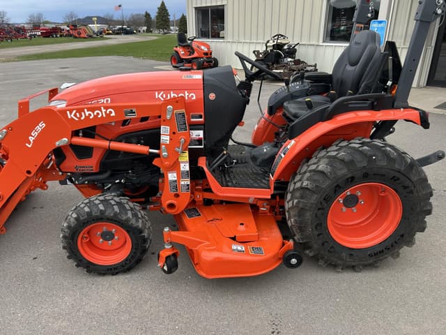 Image of Kubota LX2620HSD equipment image 2