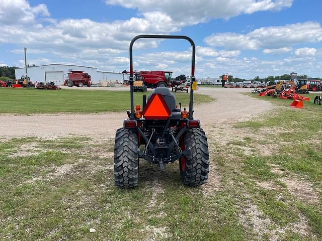 Image of Kubota LX2620HSD equipment image 4