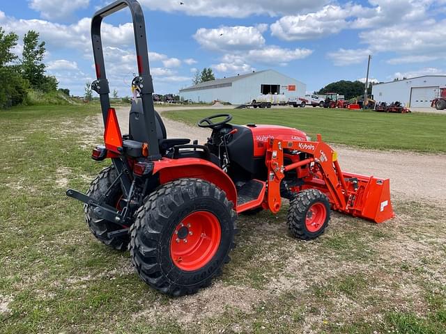 Image of Kubota LX2620HSD equipment image 3