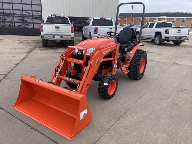 Image of Kubota LX2620HSD equipment image 1