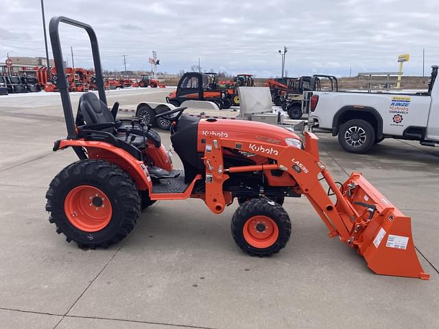 Image of Kubota LX2620HSD equipment image 4