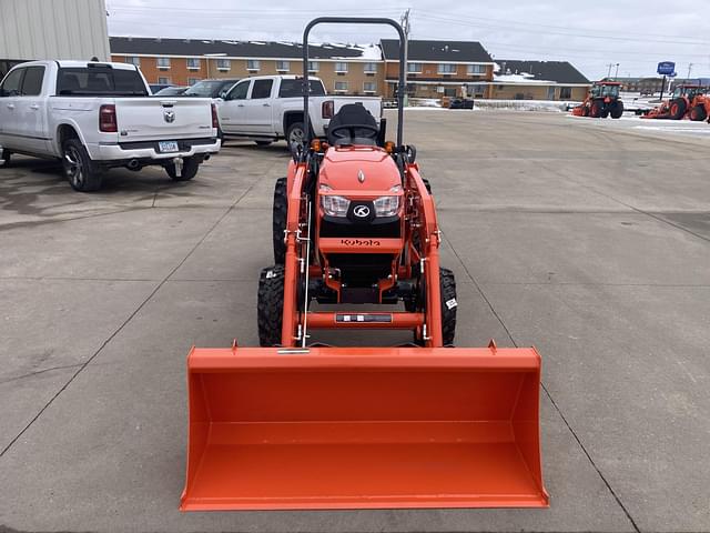 Image of Kubota LX2620HSD equipment image 2