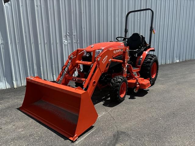 Image of Kubota LX2620HSD equipment image 1