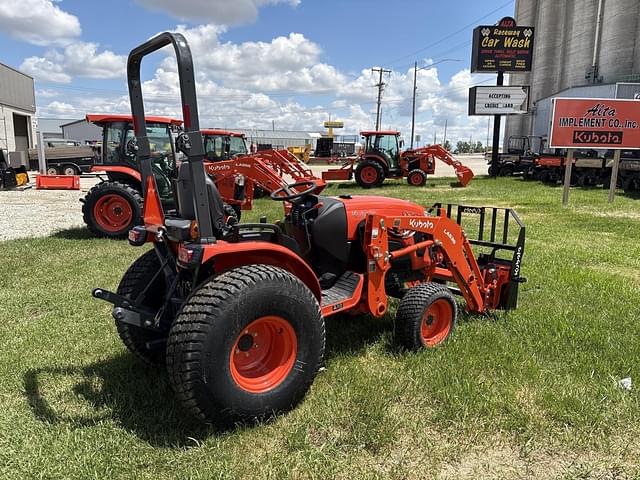 Image of Kubota LX2620HSD equipment image 3