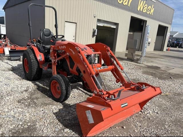 Image of Kubota LX2620HSD equipment image 1