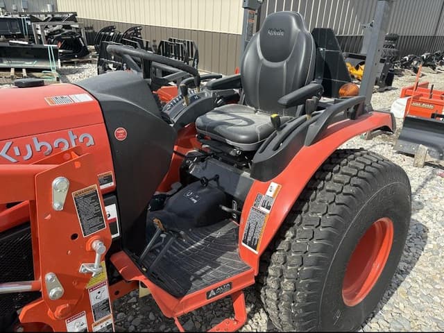 Image of Kubota LX2620HSD equipment image 3