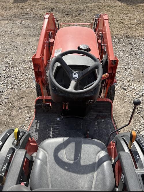 Image of Kubota LX2620HSD equipment image 4