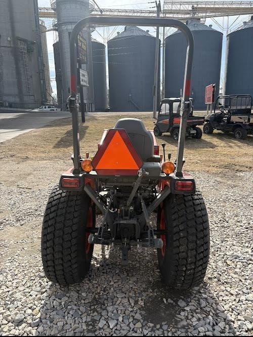 Image of Kubota LX2620HSD equipment image 2