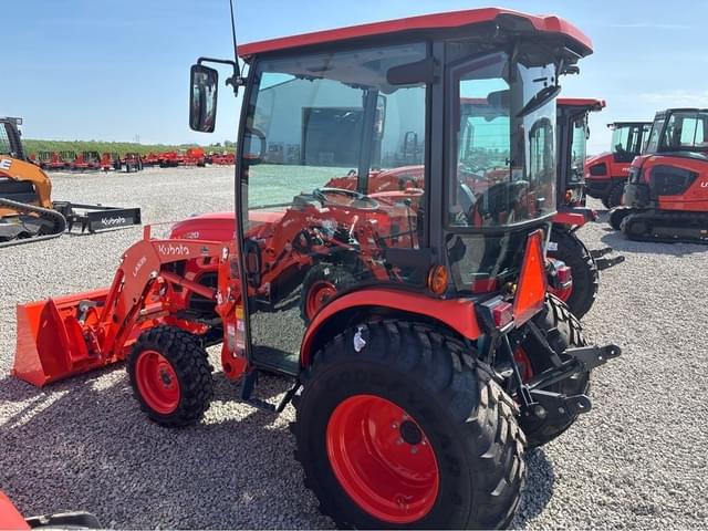 Image of Kubota LX2620HSDC equipment image 4