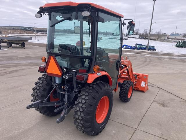 Image of Kubota LX2620HSDC equipment image 4