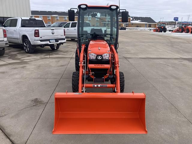 Image of Kubota LX2620HSDC equipment image 2