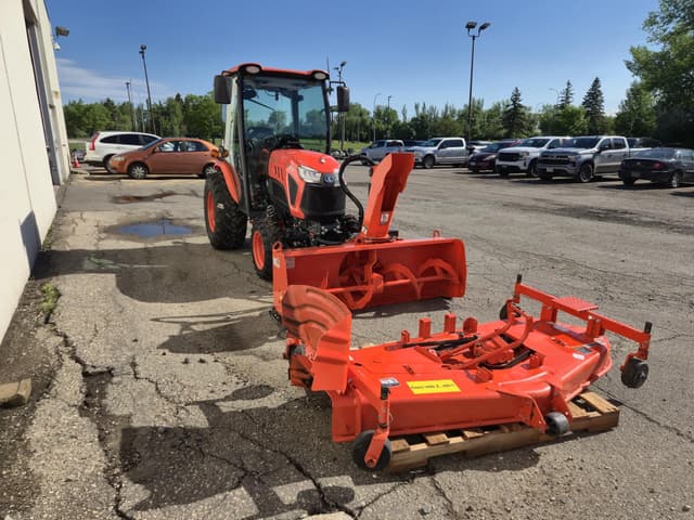 Image of Kubota LX2620HSDC equipment image 2