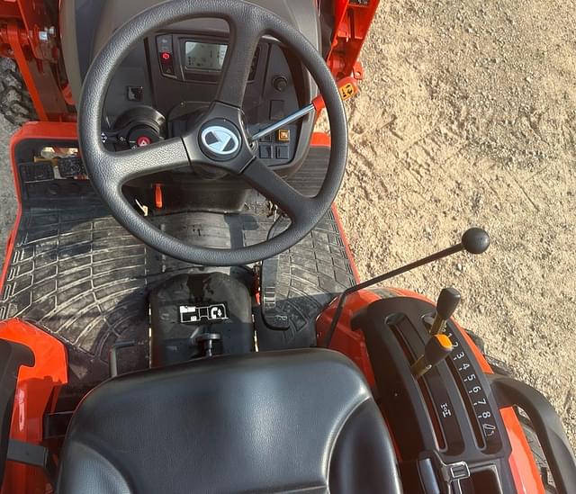 Image of Kubota LX2620SUHSD equipment image 4