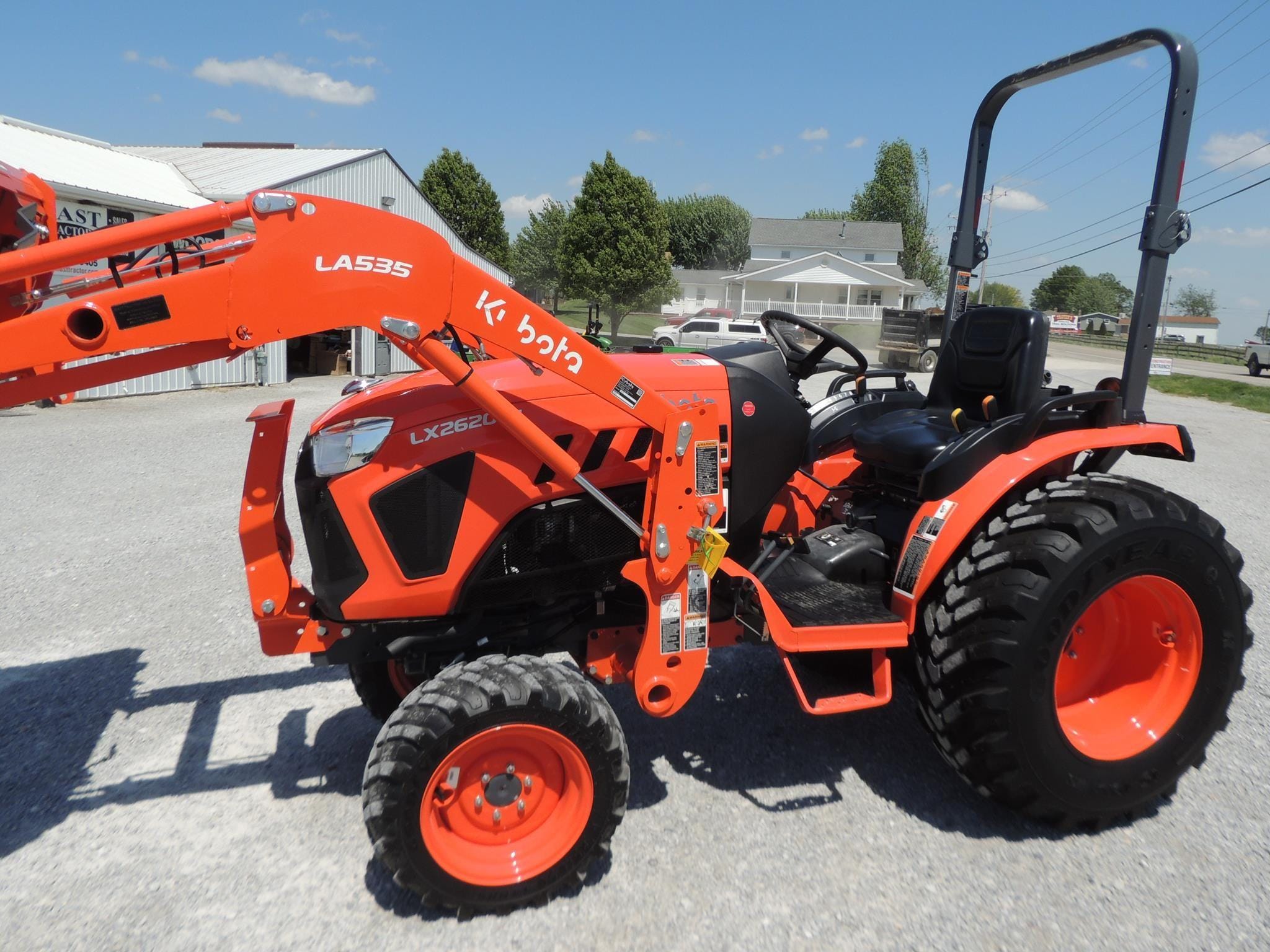 2024 Kubota LX2620SUHSD Equipment Image0