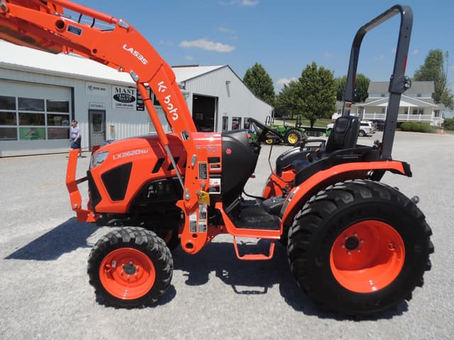 Image of Kubota LX2620SUHSD equipment image 2