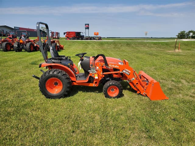 Image of Kubota LX3520HSD equipment image 4