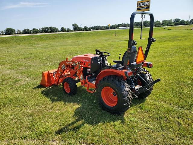 Image of Kubota LX3520 equipment image 2