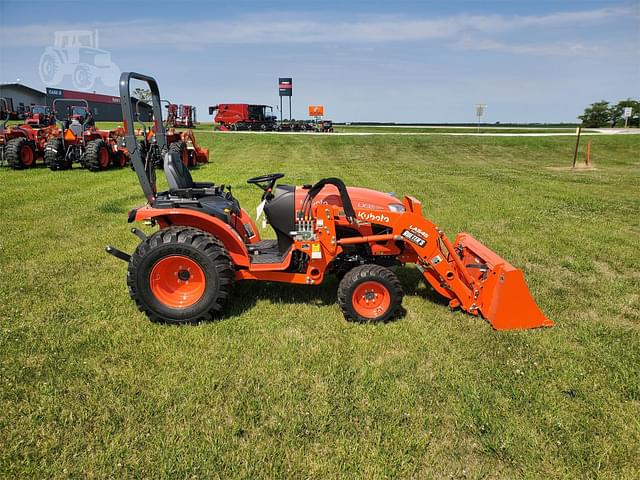 Image of Kubota LX3520 equipment image 4