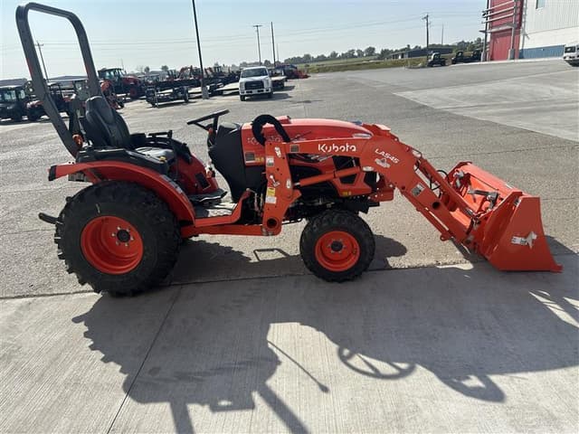 Image of Kubota LX3520HSD equipment image 2