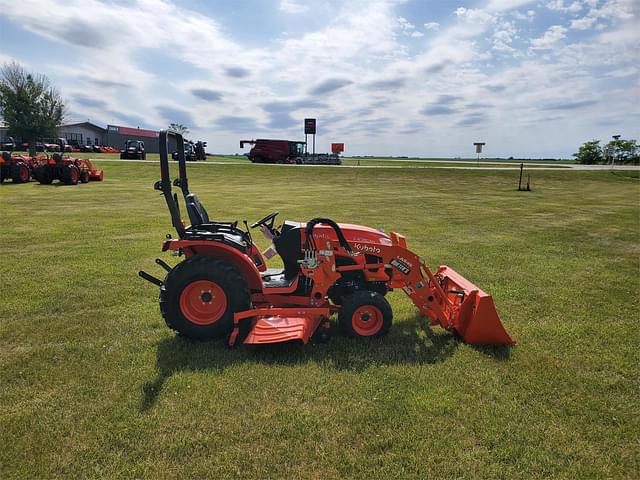 Image of Kubota LX3520 equipment image 4