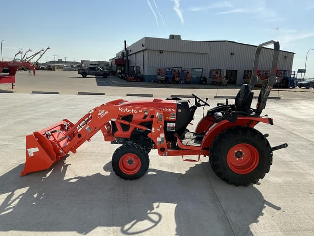 Image of Kubota LX3520HSD equipment image 2