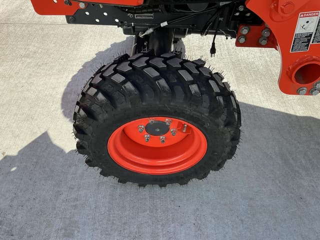 Image of Kubota LX3520HSD equipment image 4