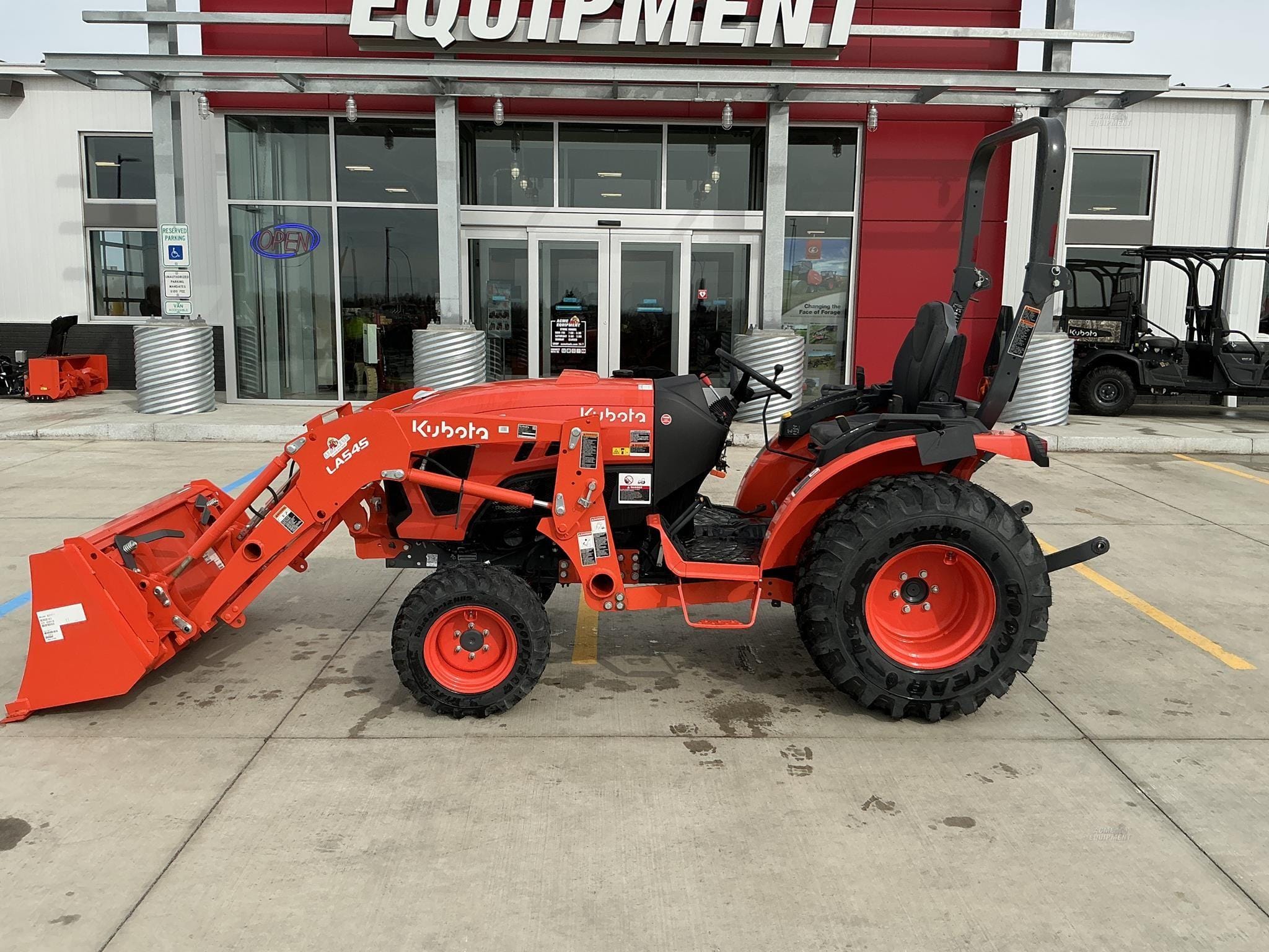 2024 Kubota LX3520HSD Equipment Image0